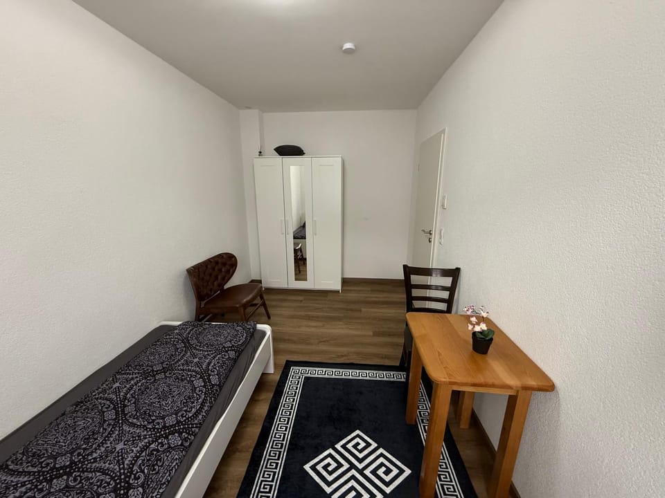 Bed, Photo of the whole room, Seating area, Bedroom