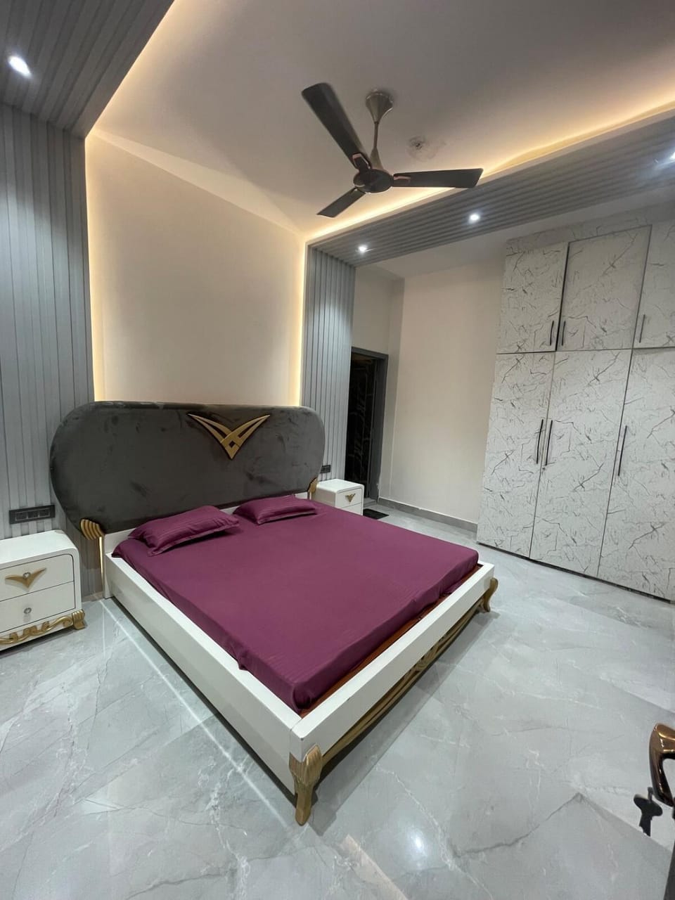 Amazing 3BHK Home NEAR AIRPORT with JACUZZI & Private POOL in Punjabi Bagh House in Delhi