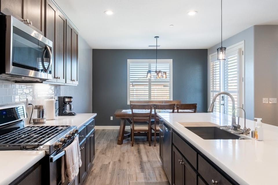 Kitchen or kitchenette, Dining area, dishwasher, stove