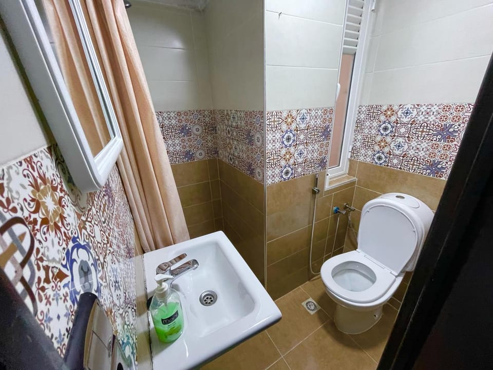 Shower, Toilet, Bathroom, towels