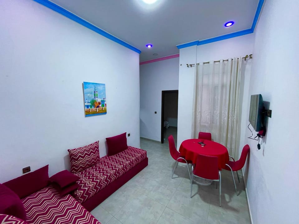 Bed, TV and multimedia, Living room, Photo of the whole room, Seating area