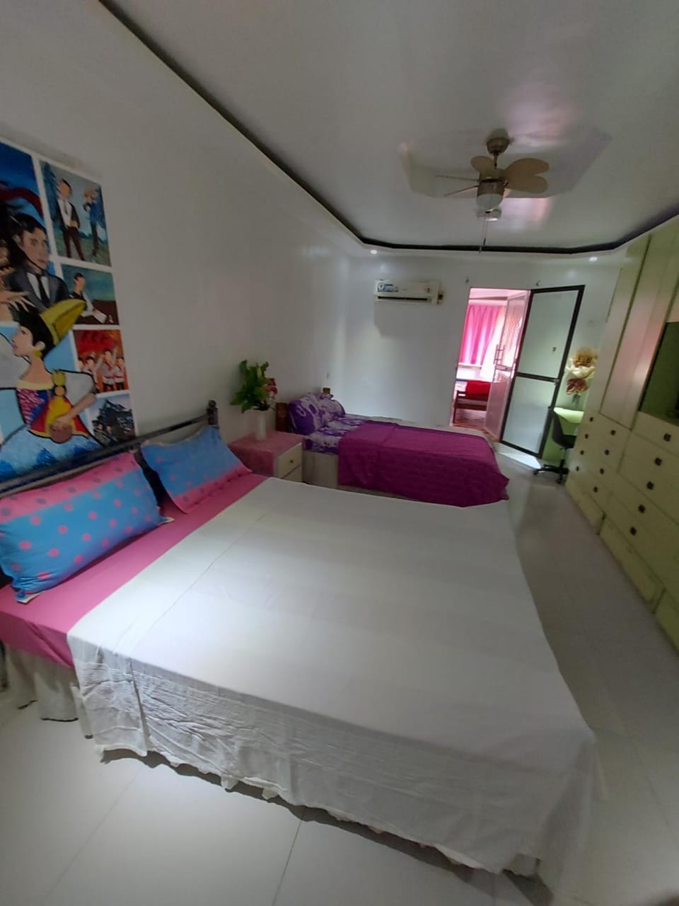 Property building, Bed, Photo of the whole room, Bedroom, Swimming pool, fireplace