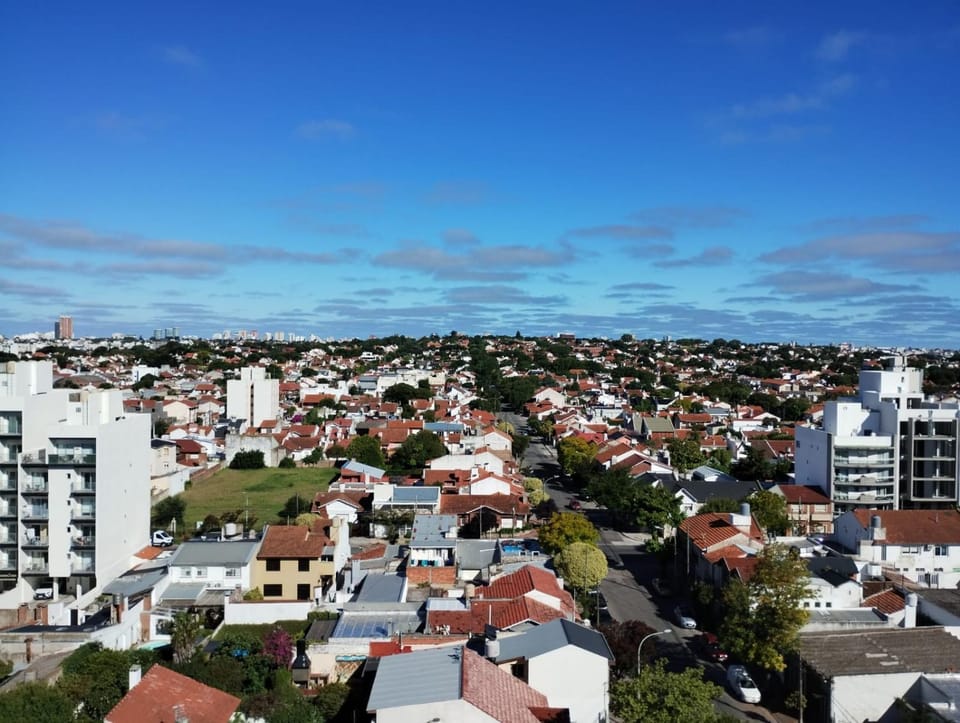 Property building, Natural landscape, Balcony/Terrace, City view, Street view, Location