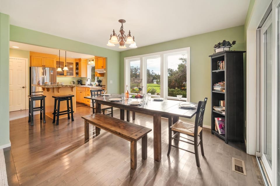 Caddy Corner MCA#1122 House in Manzanita