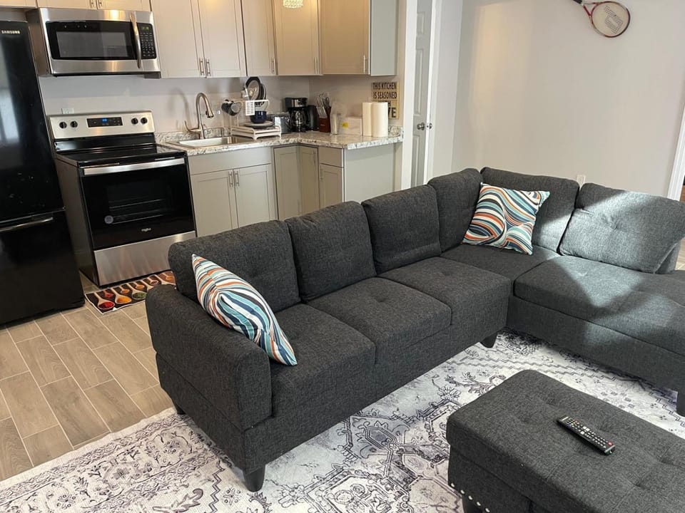 The Cozy Stay 2 Bedroom Apartment in Irvington