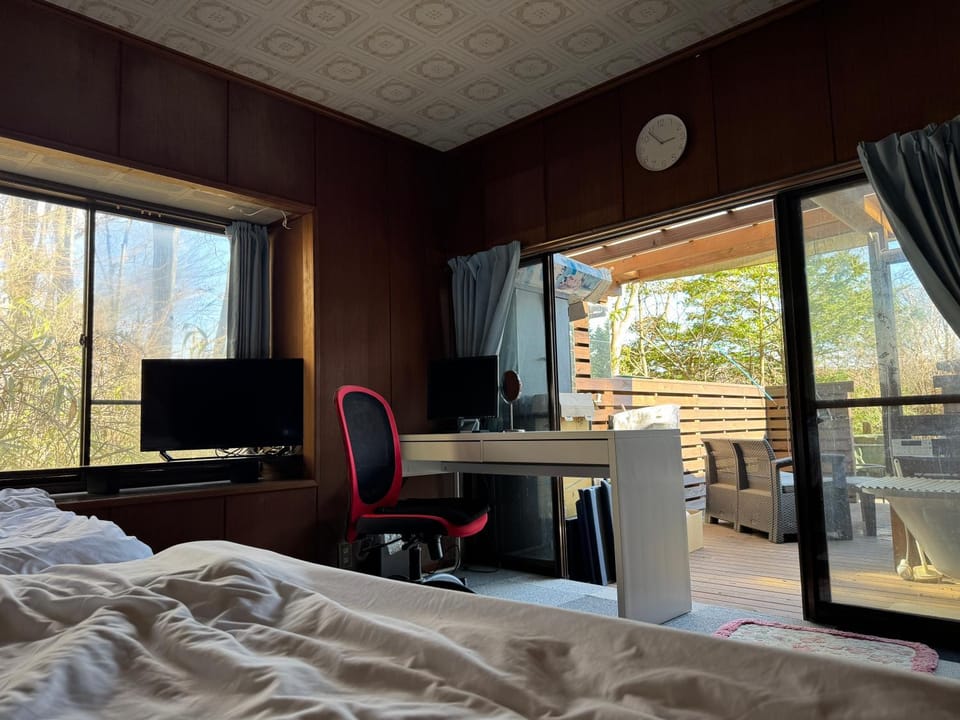 Photo of the whole room, Bedroom