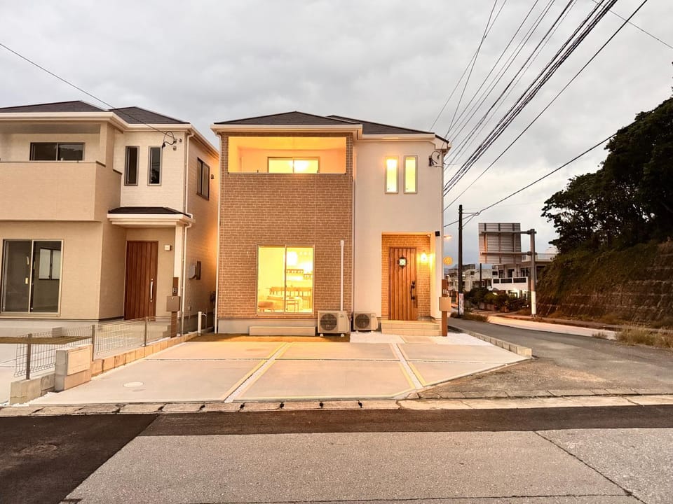 Property building, Day, Neighbourhood, Street view