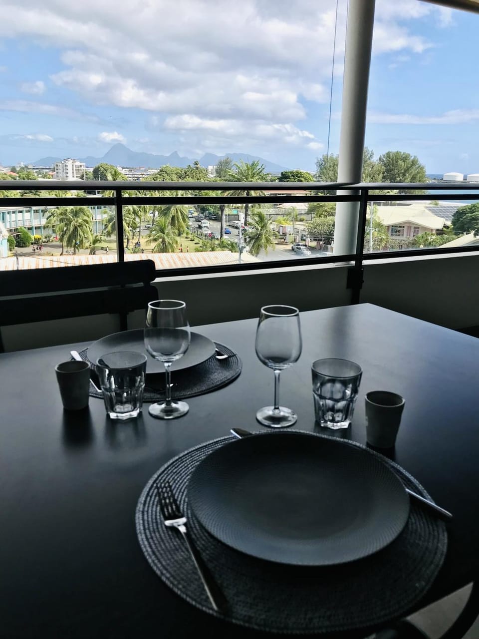 Tipanie- Great 1bedroom in PPT, AC w pool & open view Apartment in Pape'ete