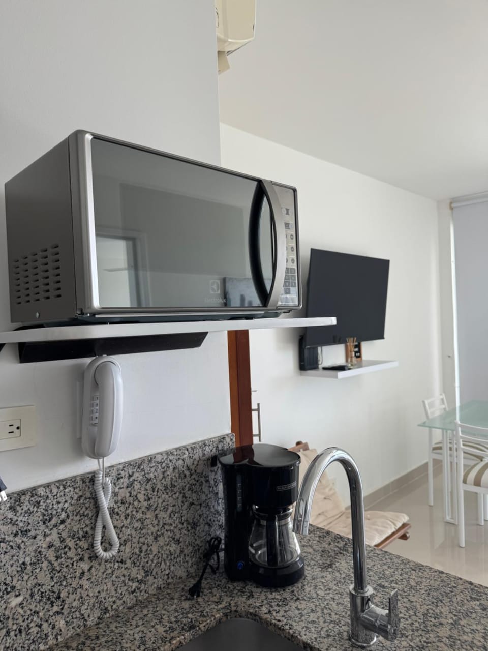 Coffee/tea facilities, microwave