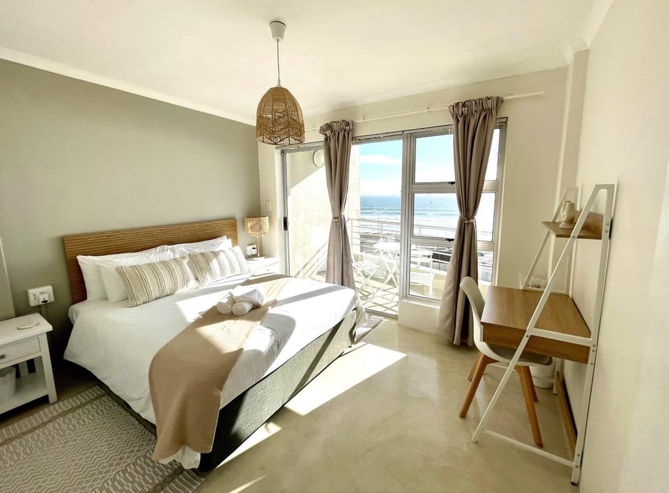 Bed, Natural landscape, View (from property/room), Balcony/Terrace, Photo of the whole room, Bedroom, Sea view