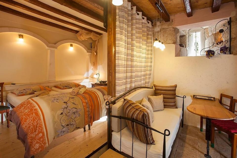 Apartment Dioklecian Wall Bed and Breakfast in Split