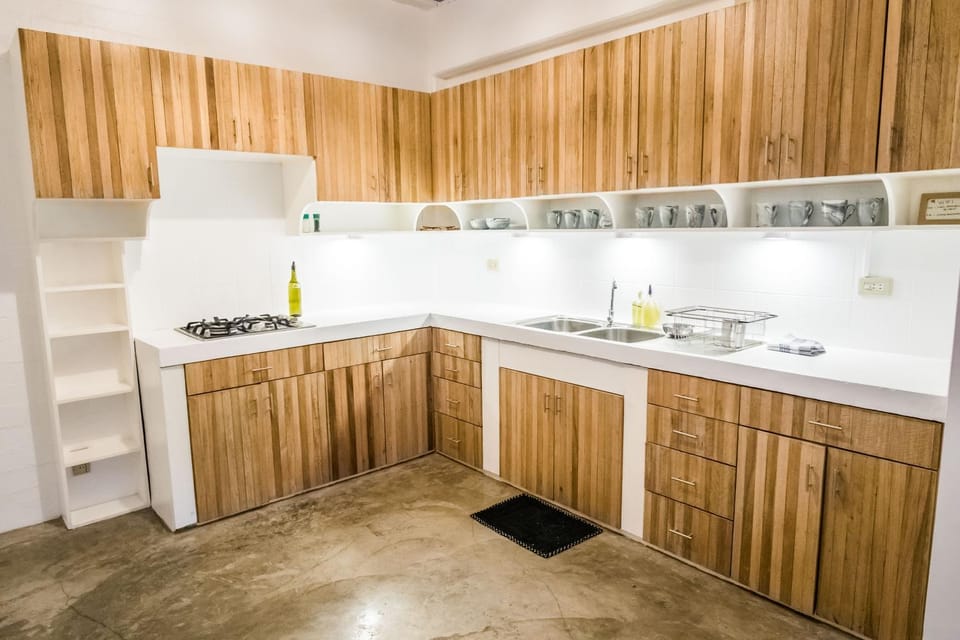 KAHILOM Nest Self-Service Home in Rainforest Nest with Kitchen - Monkeys, Bats, Pet Friendly with a Fee Apartment in Subic