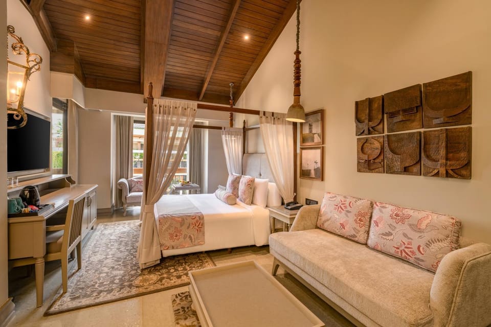 Communal lounge/ TV room, Bed, TV and multimedia, Living room, Photo of the whole room, Seating area, Evening entertainment, Bedroom