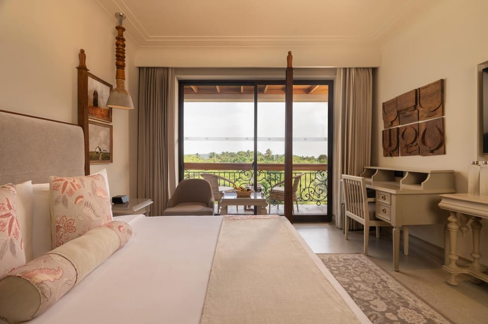 View (from property/room), Balcony/Terrace, Bedroom