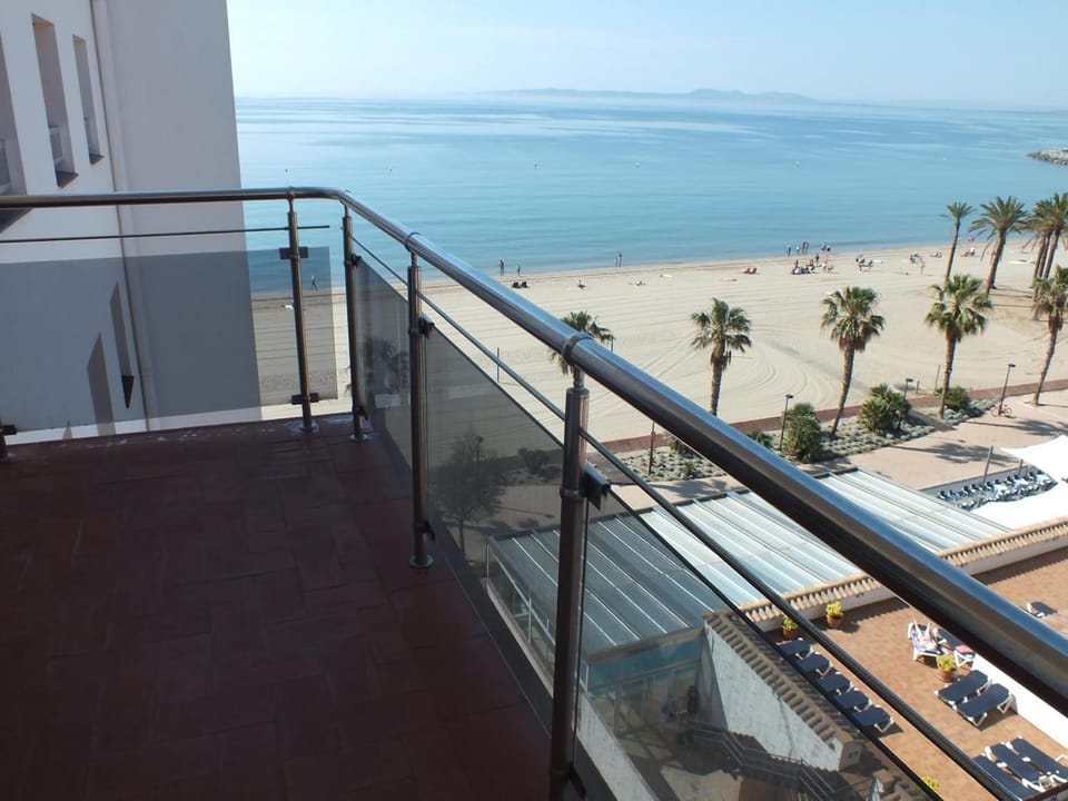 Apartamento 6 pers, frente al mar, terraza, parking, TV canales franceses - ES-204-68 Apartment in Roses
