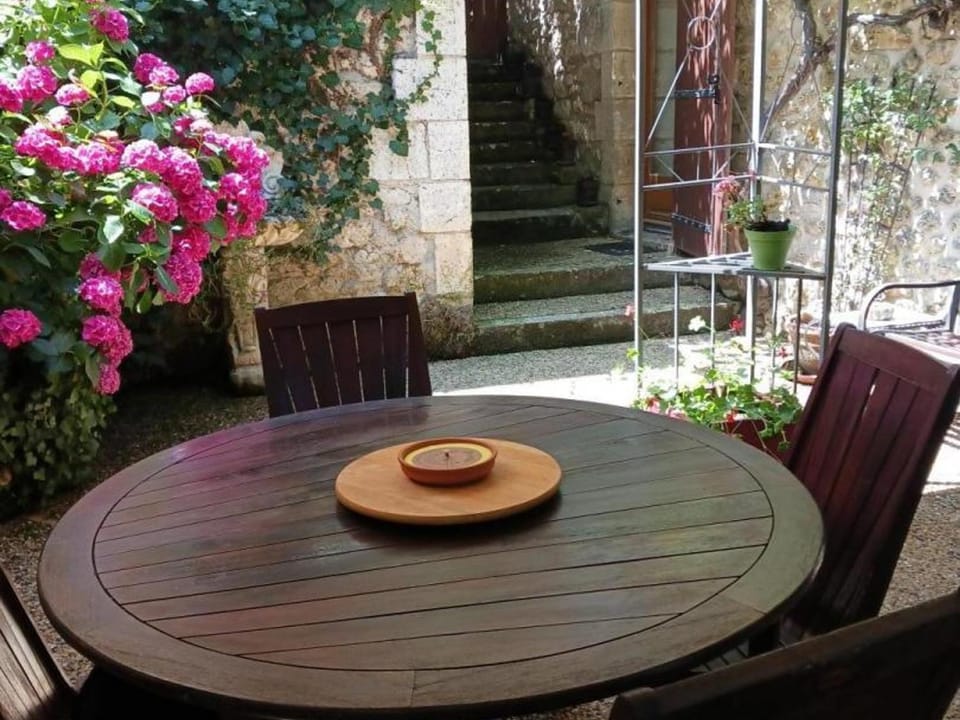 Maison de charme à Brantôme, animaux admis, parking inclus - FR-1-616-461 Apartment in Nouvelle-Aquitaine