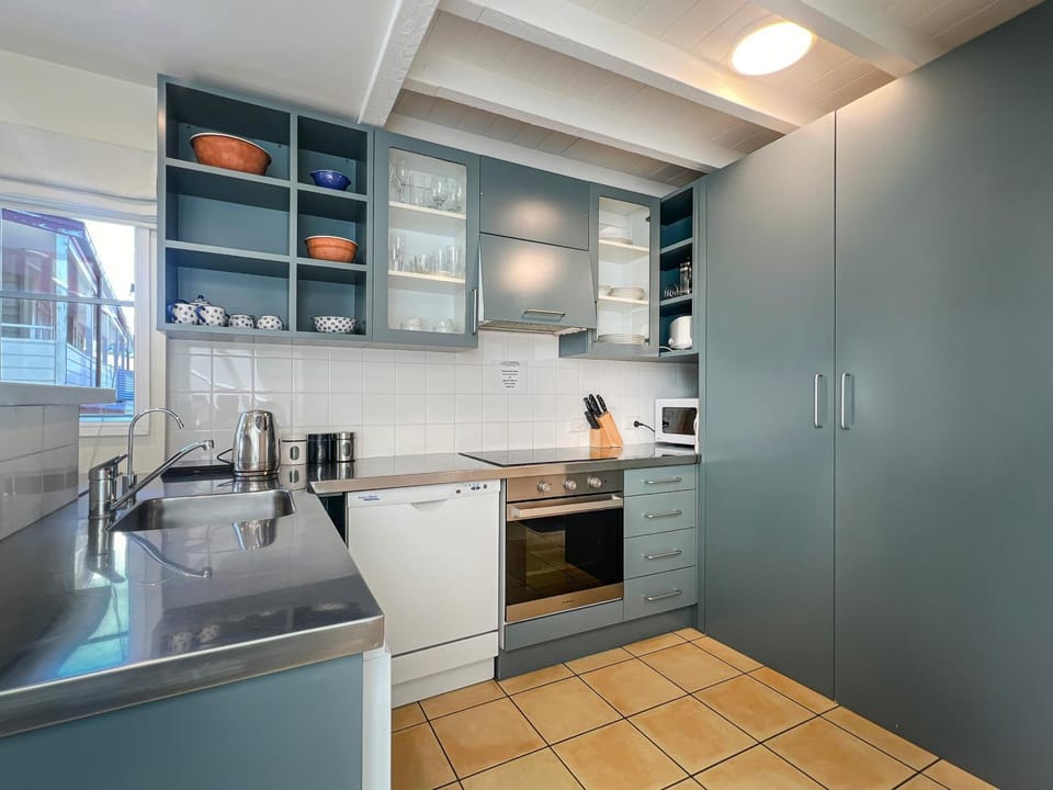 dishwasher, oven, stove, kitchen