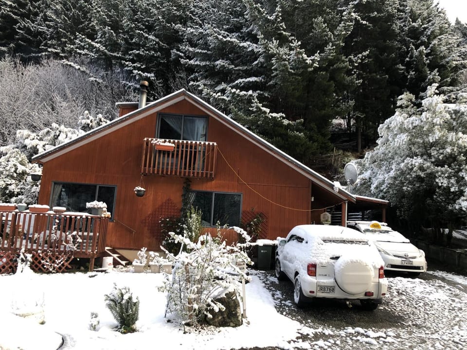 Affordable Double Room Walking Distance to Town Vacation rental in Queenstown