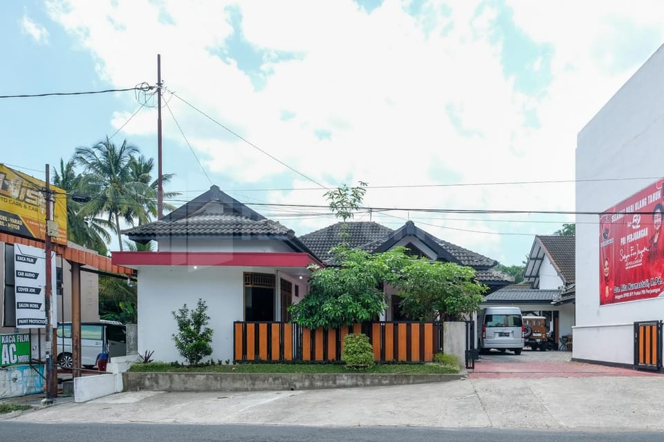 Facade/entrance