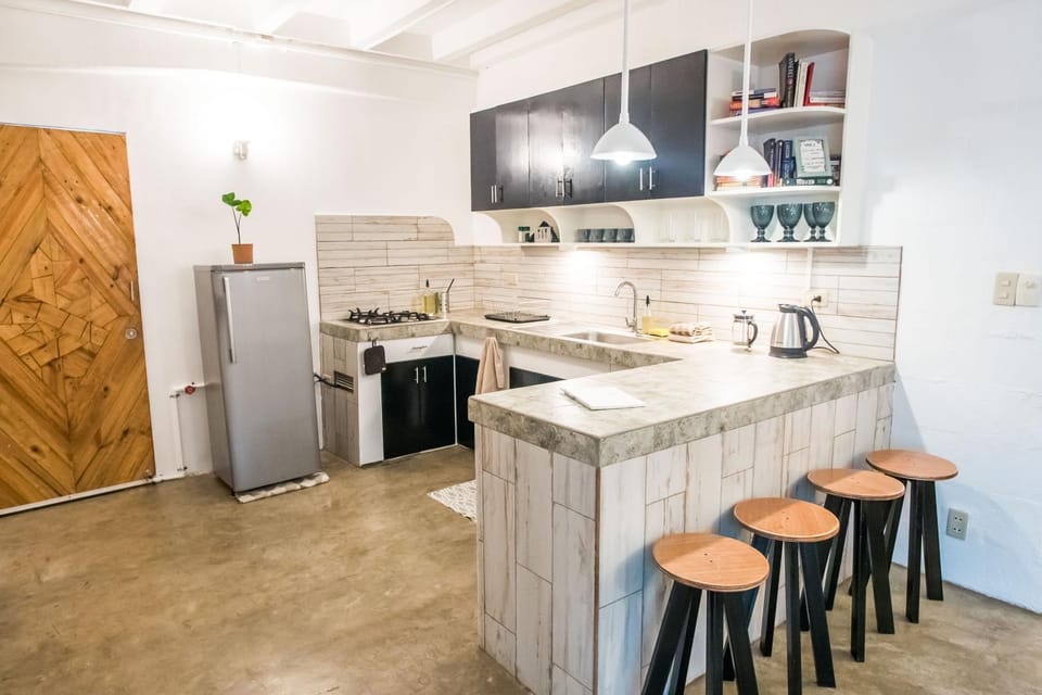 Coffee/tea facilities, Kitchen or kitchenette, Dining area, oven, pet friendly, stove, toaster