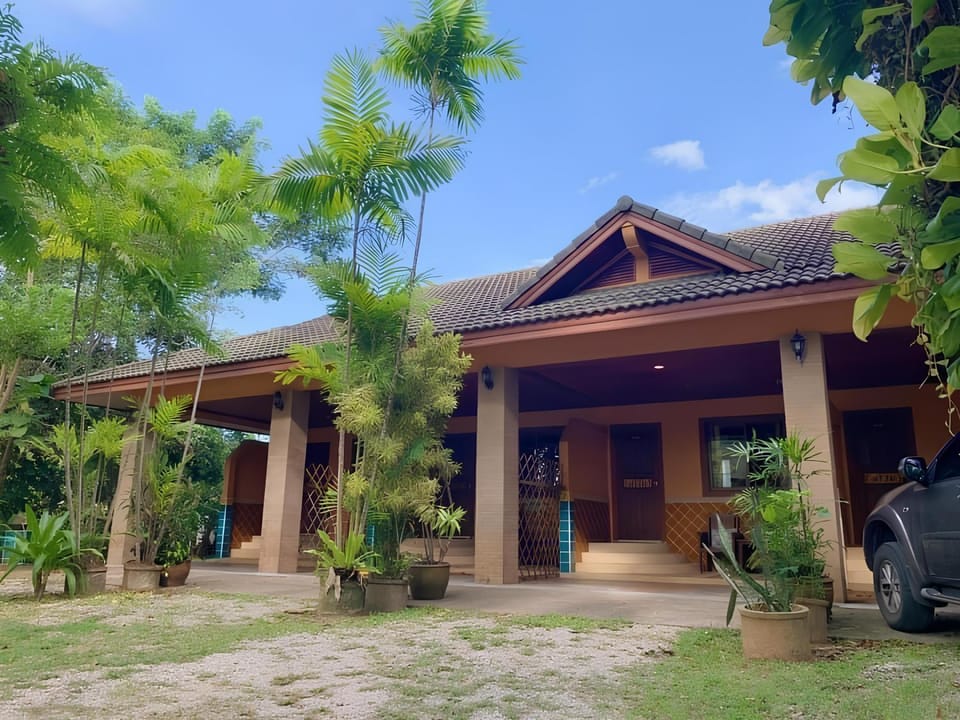 Property building, Day, Garden, Garden view