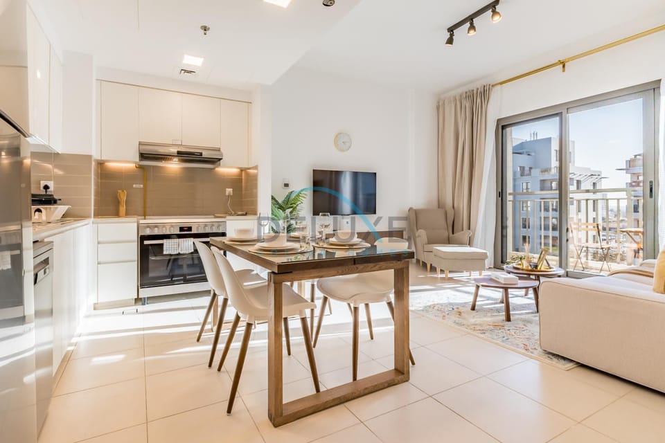 TV and multimedia, Seating area, Dining area, dishwasher, oven, stove