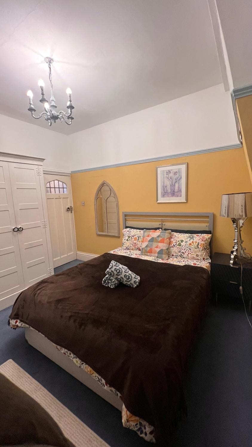 Bed, Photo of the whole room, Bedroom
