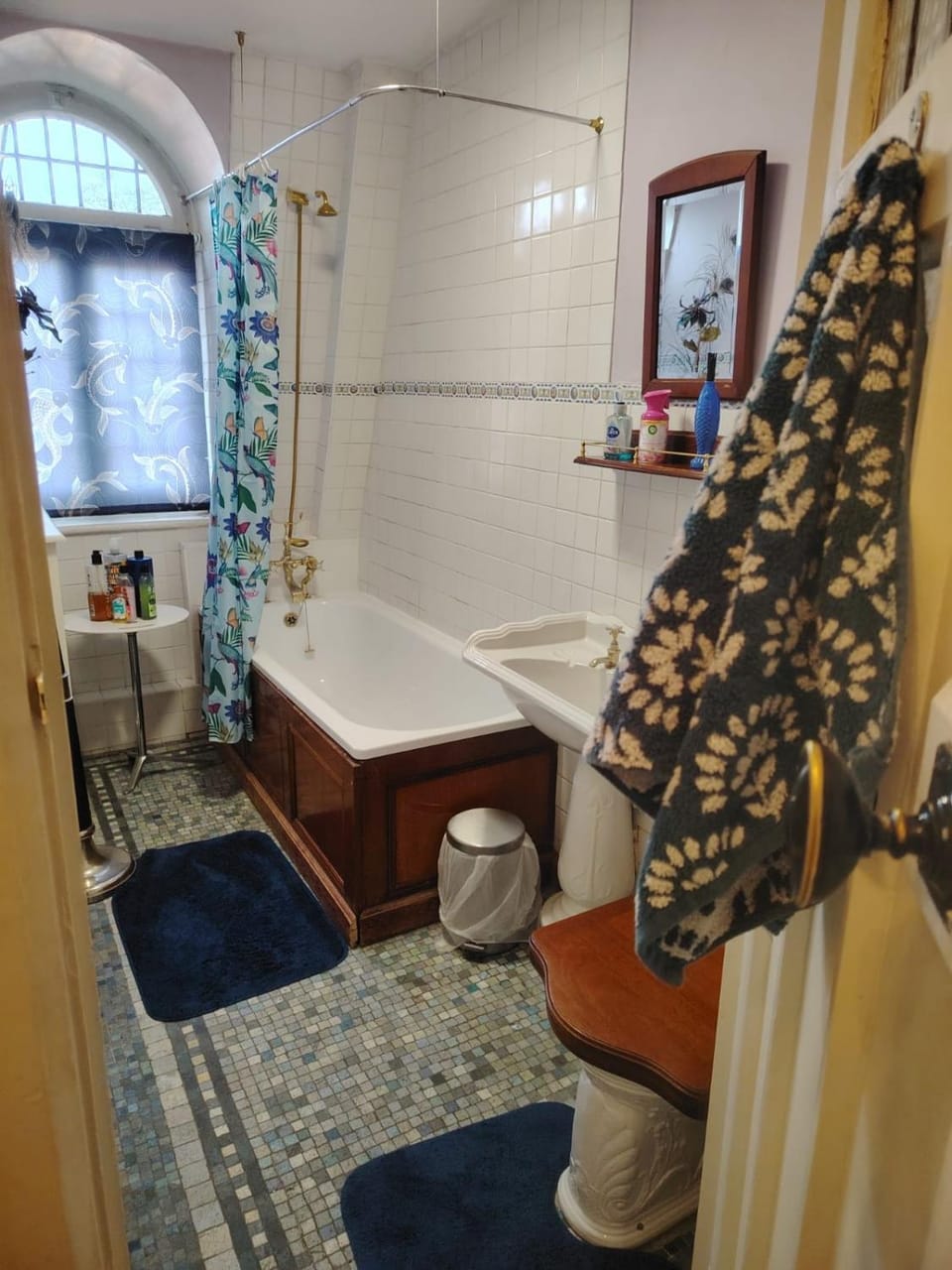 Bathroom, Bath, towels