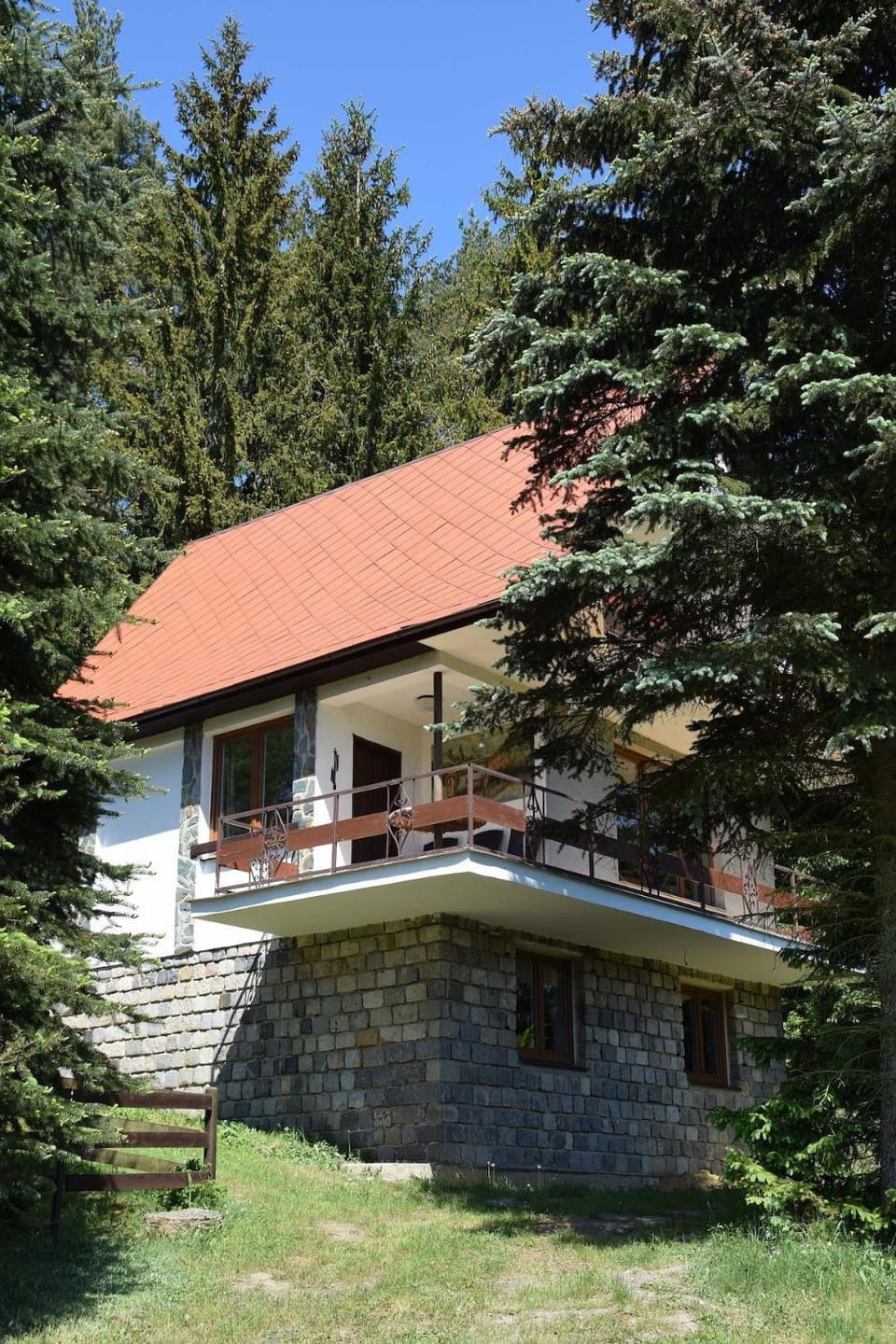 Cottage right next to the forest with a beautiful view of the valley House in Czechia