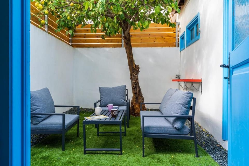 Garden, Garden, Seating area, Dining area
