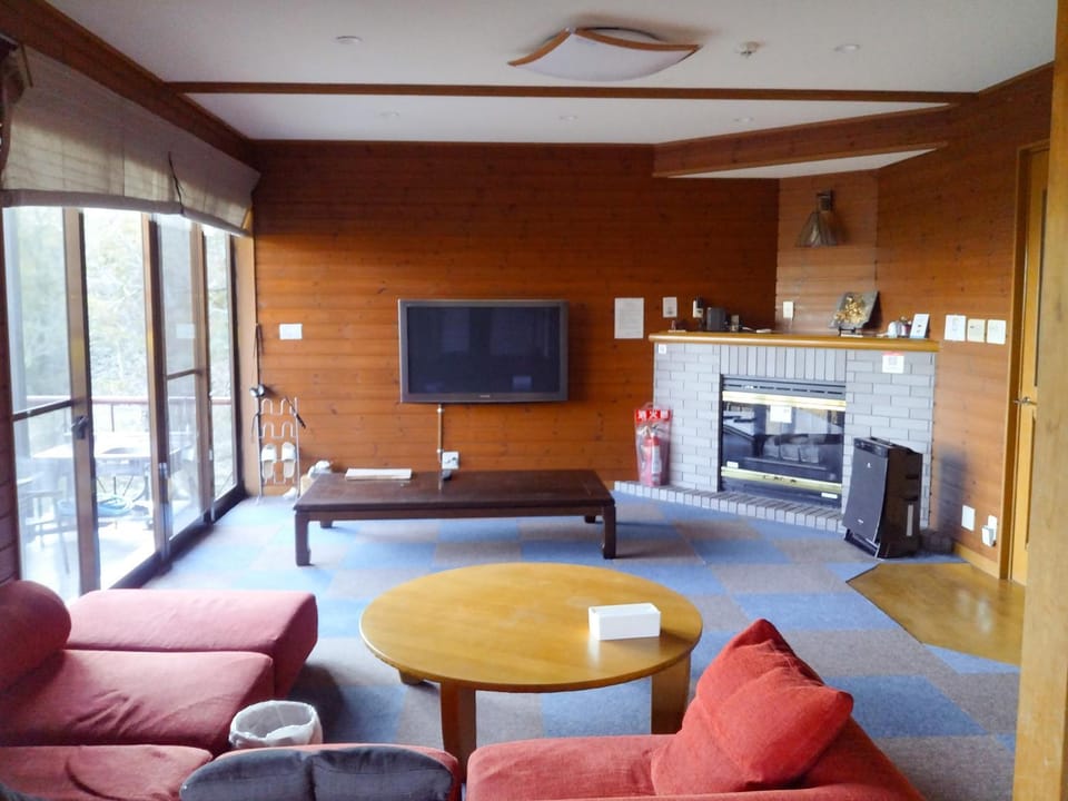 Living room, Photo of the whole room