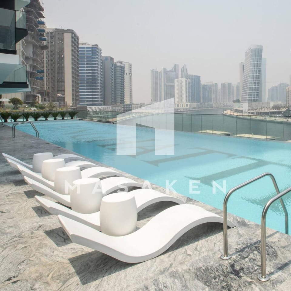 Bright Studio Burj Khalifa & Canal Views Pool Apartment in Dubai