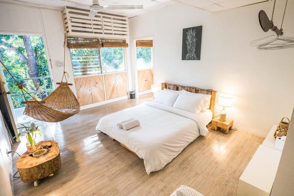 Bed, Photo of the whole room, Bedroom, towels, air conditioner