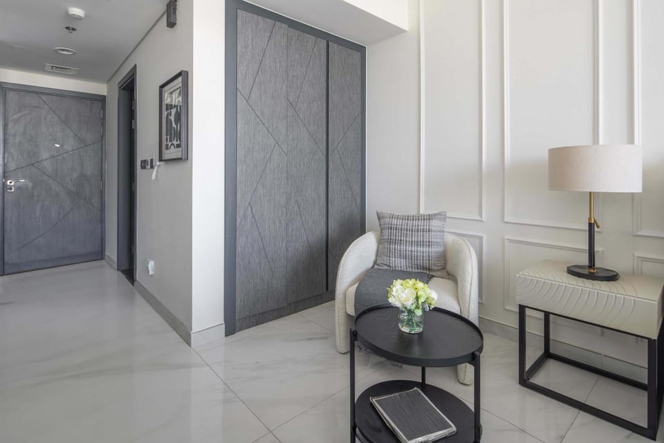 Frank Porter - Samana Golf Avenue Apartment in Dubai
