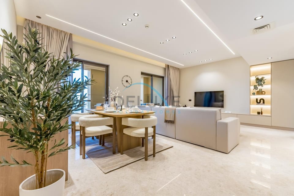 TV and multimedia, Living room, Seating area, Dining area