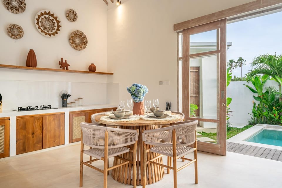 Kitchen or kitchenette, Living room, Seating area, Dining area, Pool view, Swimming pool