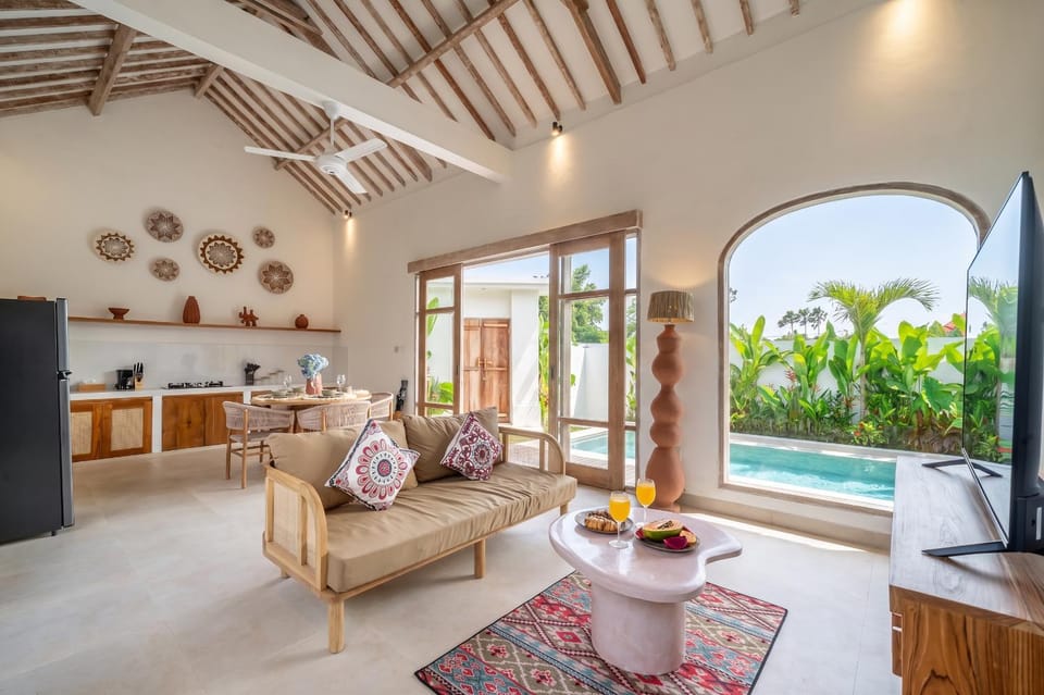 Kitchen or kitchenette, Living room, Dining area