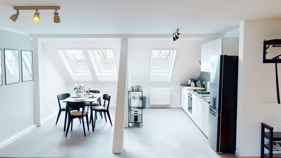 Dining area, kitchen