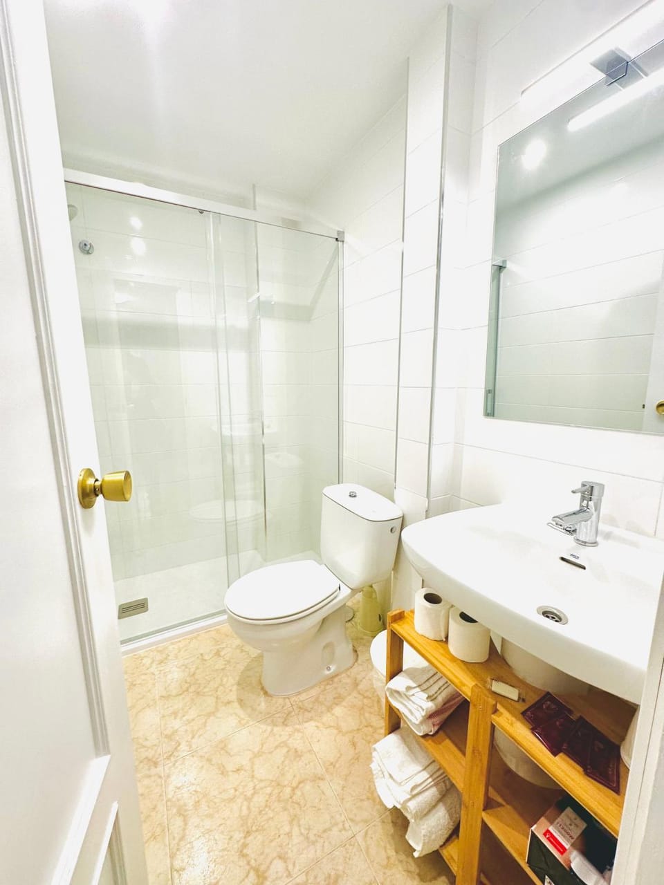 Hostal La Taberna Bed and Breakfast in Arenas de San Pedro