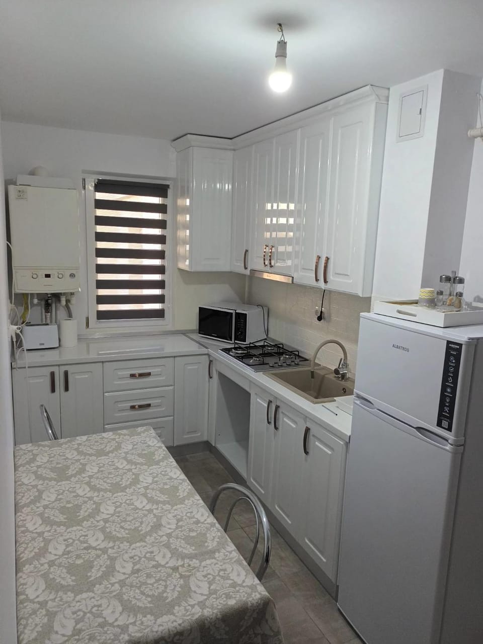 Dining area, oven, stove, washing machine