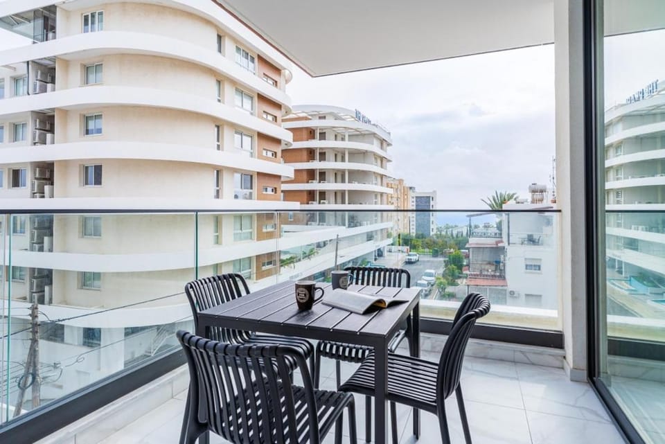View (from property/room), Balcony/Terrace, Seating area, Dining area