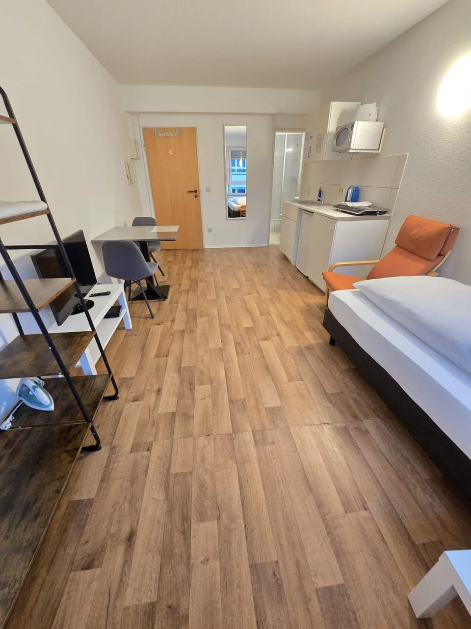 Bed, Kitchen or kitchenette, Photo of the whole room, Seating area, Dining area, Bedroom