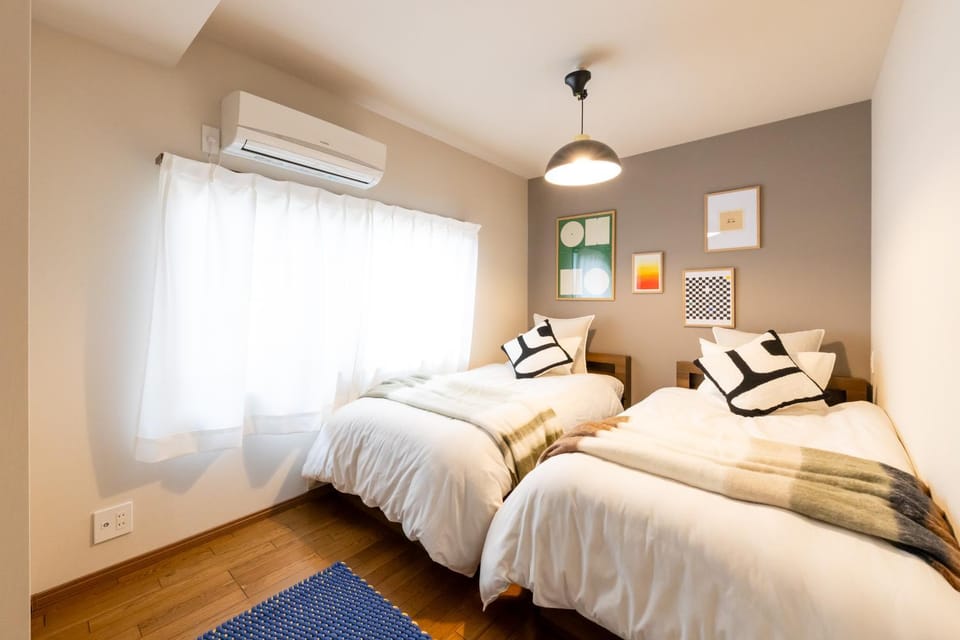 Photo of the whole room, Bedroom, air conditioner