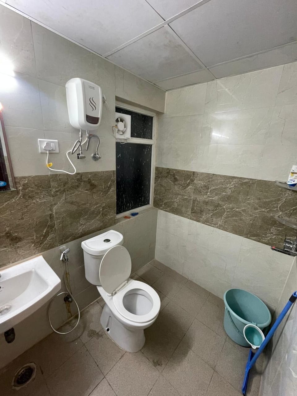 Urban Escape - 2BHK Stay Apartment in Noida