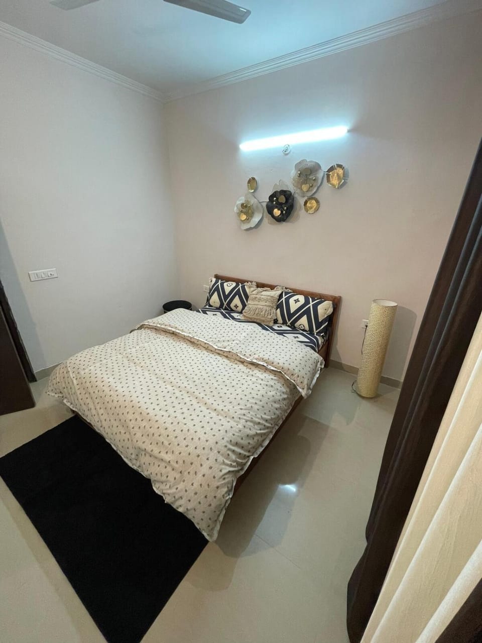 Urban Escape - 2BHK Stay Apartment in Noida