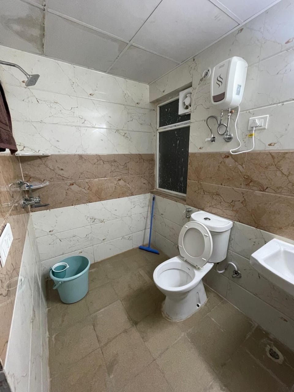 Urban Escape - 2BHK Stay Apartment in Noida