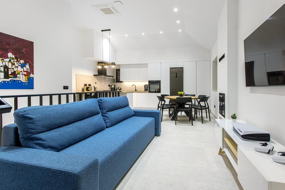 Communal lounge/ TV room, Living room