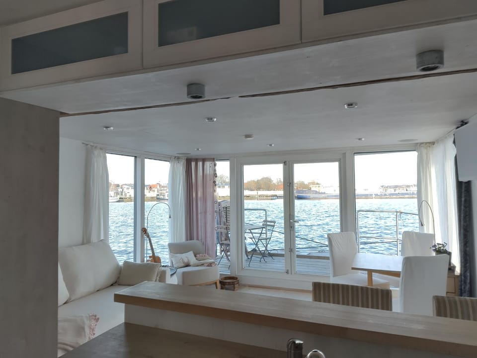 View (from property/room), Balcony/Terrace, Kitchen or kitchenette, Living room, Seating area, Dining area