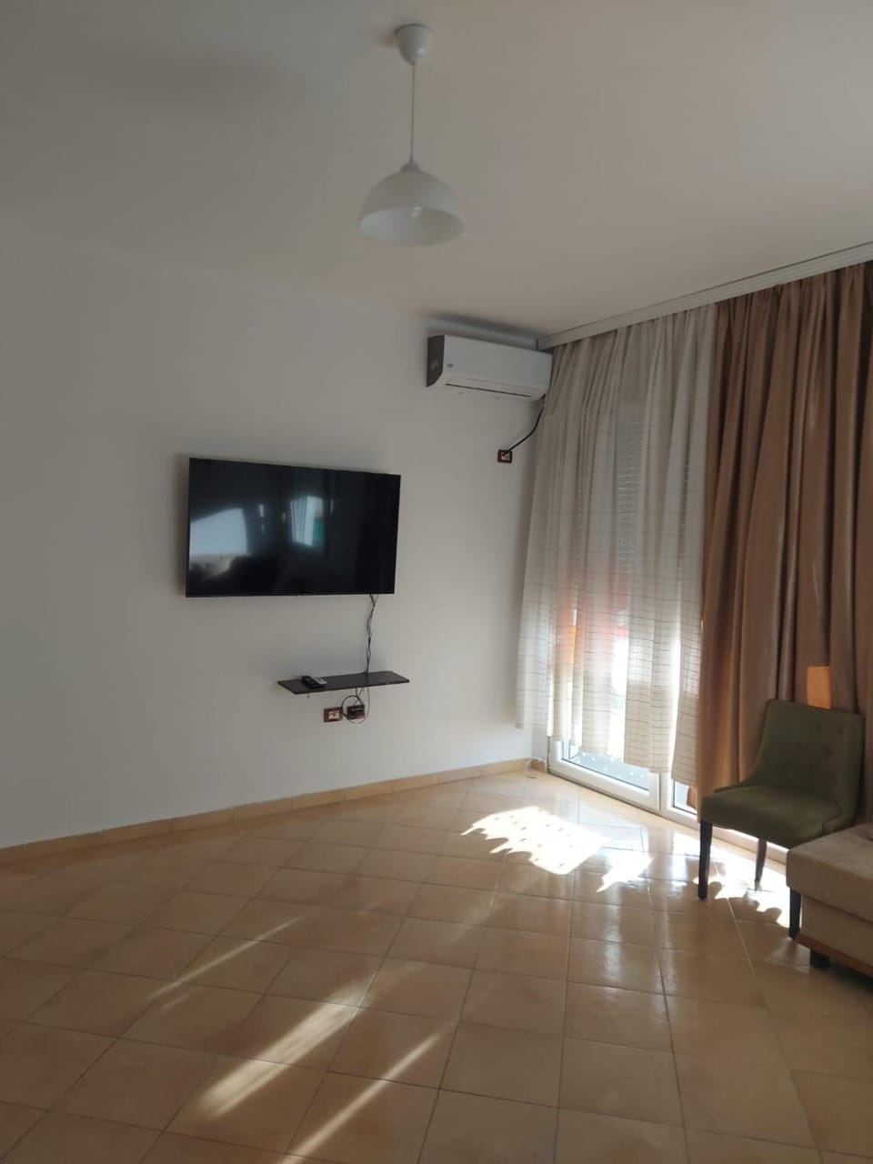 Communal lounge/ TV room, TV and multimedia, Living room, Seating area, Evening entertainment