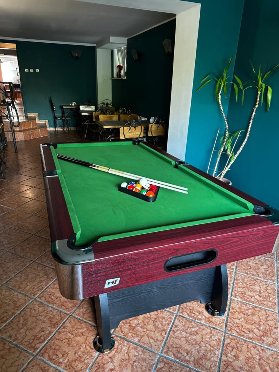 Billiard, Game Room